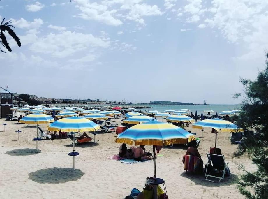 Un Passo Dal Mare E Dalla Citta. Каляри Екстериор снимка